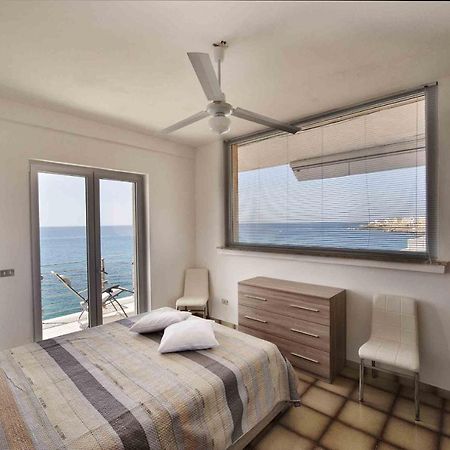 Apartment Overlooking The Sea With A View Of Old Gallipoli And The Whole Bay Exteriör bild